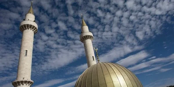 تفسير حلم رؤية الأذان في المسجد بصوت جميل للرجل في المنام وعلاقته بالبركة 1 تفسير حلم الأذان في المسجد