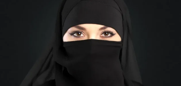 تفسير حلم رؤية كشف النقاب في المنام وعلاقتها بالسعادة 1 تفسير حلم رؤية كشف النقاب