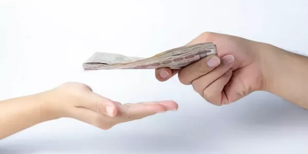 تفسير حلم رؤية المال الورق للعزباء في المنام وعلاقته بالخير الكثير 1 تفسير رؤية المال الورق في المنام