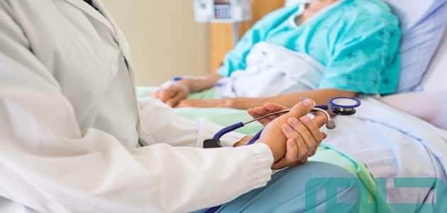 تفسير حلم رؤية الميت مريض للعزباء في المنام وعلاقته بالفرج 1 تفسير رؤية الميت مريض في المنام