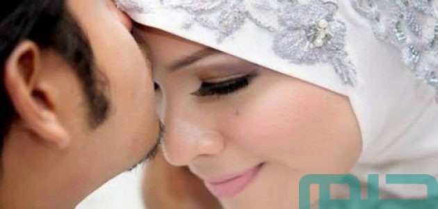 تفسير حلم رؤية تقبيل الزوجة لزوجها المتوفي من عام في المنام وعلاقته بالنجاح 1 ما تفسير حلم تقبيل الزوجة لزوجها المتوفي من عام؟