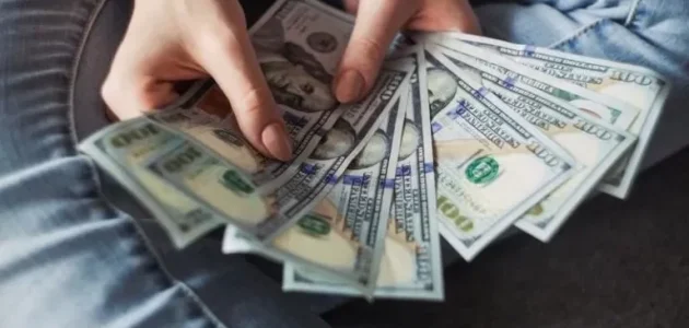 تفسير حلم رؤية مديري في العمل يعطيني مالًا في المنام وعلاقته بالمكانة العالية 1 ما تفسير حلم مديري في العمل يعطيني مالًا؟