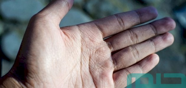 تفسير حلم رؤية يد الميت سوداء في المنام وعلاقته بالحذر 1 ما تفسير رؤية يد الميت سوداء في المنام؟