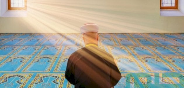 تفسير حلم رؤية إمامة الناس في الصلاة في المنام وعلاقتها بتحسن المعيشة 1 ما هو تفسير حلم إمامة الناس في الصلاة