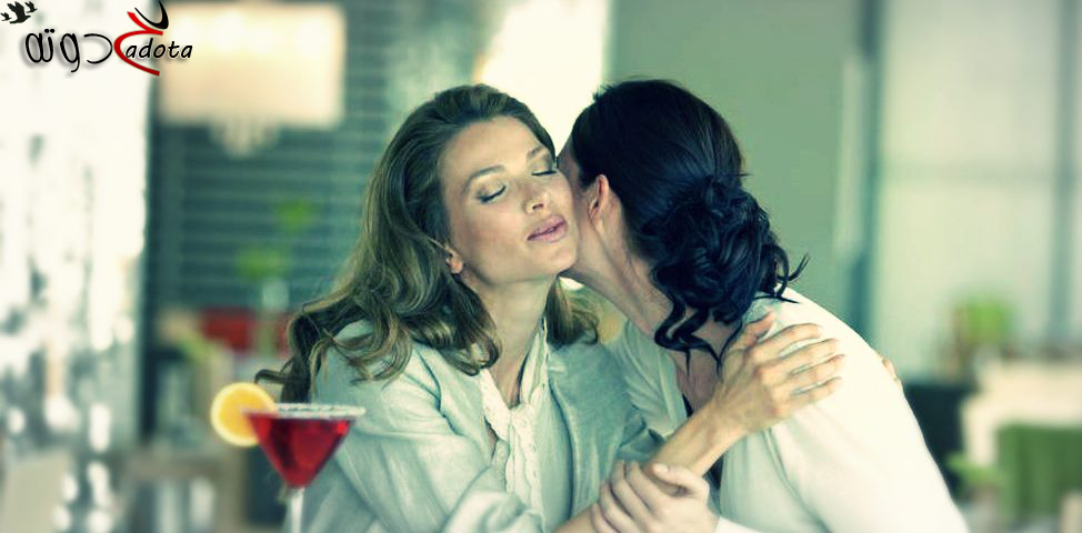 تفسير رؤية تقبيل المرأة للمرأة في المنام