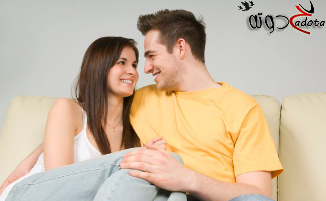 تفسير رؤية جلوس شخص على حجري في المنام