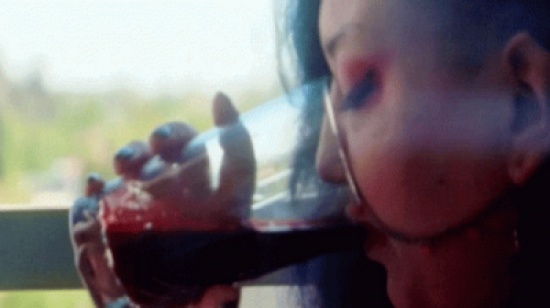 تفسير رؤية شرب دم الحيوان في المنام