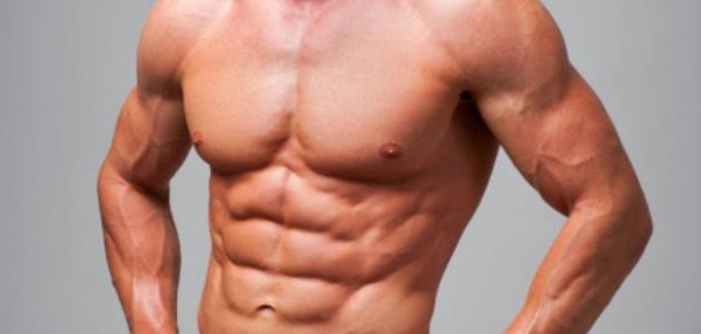 تفسير رؤية شخص اعرفه عارياً في المنام