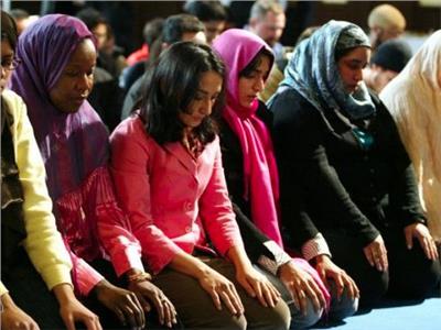 ما تفسير حلم اني اصلي بدون حجاب