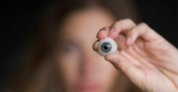 ما معنى رؤية قلع العين في المنام؟