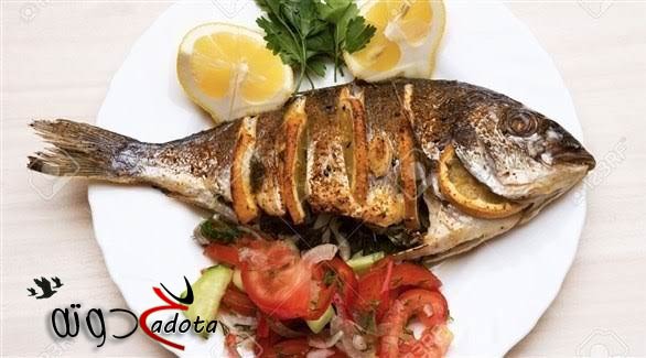 تفسير حلم رؤية أكل السمك مع الميت في المنام