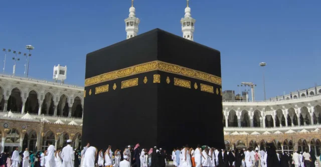 تفسير البكاء عند الكعبة