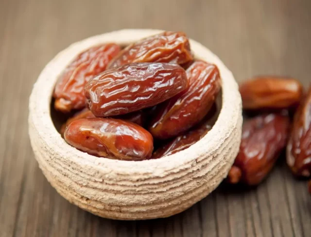 تفسير بيع التمر في